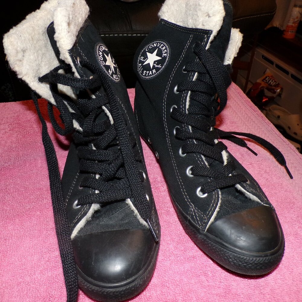 Black Converse tennis shoes